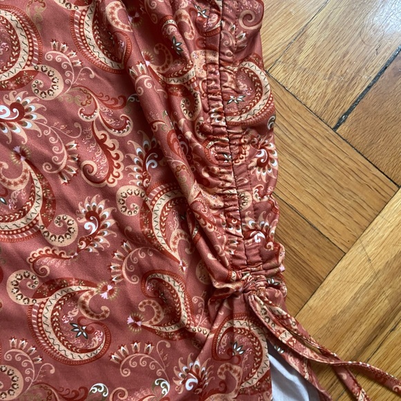 New Paisley Print Ruched Crisscross Halter Dress - Picture 9 of 13